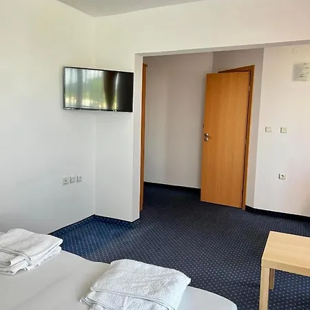 Nikola- Family ホテル